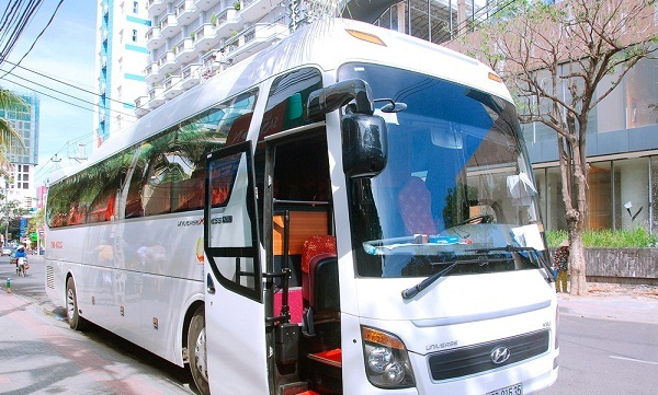 Xe du lịch 45 chỗ Hyundai Universe sang trọng